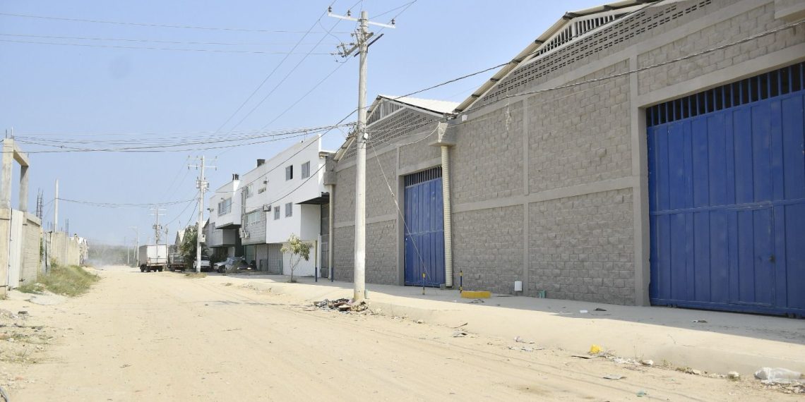 Triple A desmantela conexiones ilegales en bodegas industriales ubicadas en Juan Mina