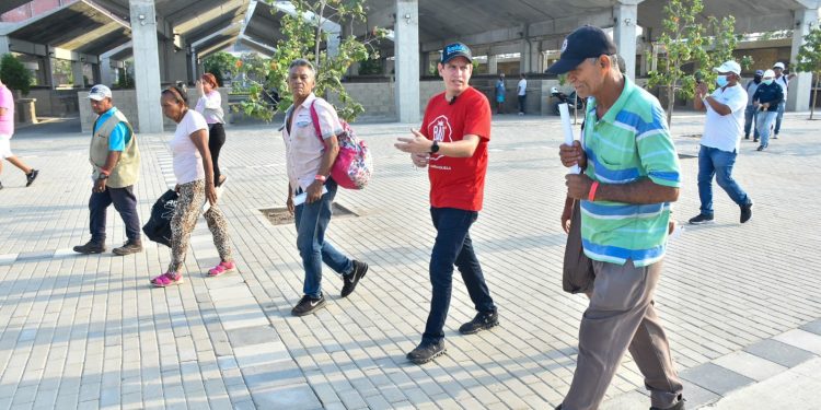 Alcaldía inicia traslado de vendedores al nuevo mercado Gran Bazar