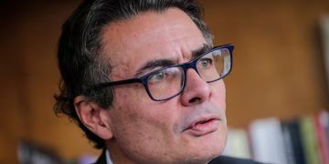 Alejandro Gaviria se va contra Petro: “Estamos ante la inminente destrucción del sistema de salud”
