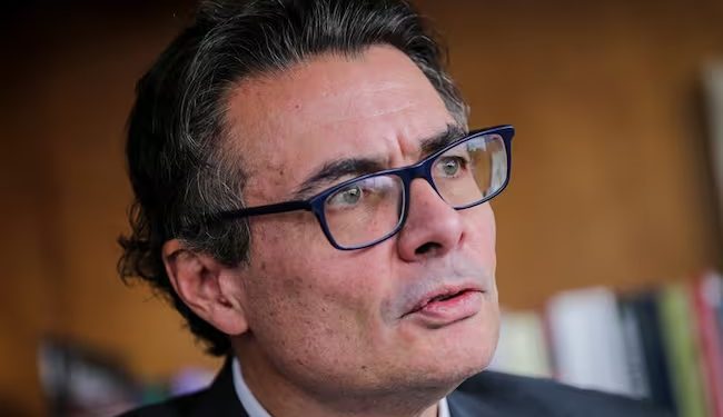 Alejandro Gaviria se va contra Petro: “Estamos ante la inminente destrucción del sistema de salud”