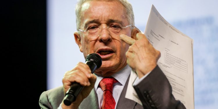 Álvaro Uribe será llamado a juicio por presunta manipulación de testigos y fraude procesal