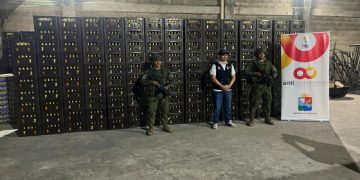 Armada de Colombia y Policía Nacional, incautan 700 canastas de cerveza de contrabando en el municipio de San Onofre