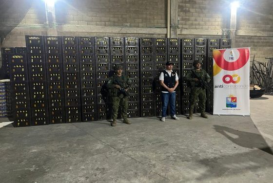 Armada de Colombia y Policía Nacional, incautan 700 canastas de cerveza de contrabando en el municipio de San Onofre