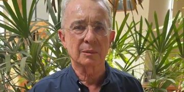 Como una “expropiación” califica Uribe y sostiene que “No quedarán sino dos opciones” ante lo sucedido con EPS intervenidas