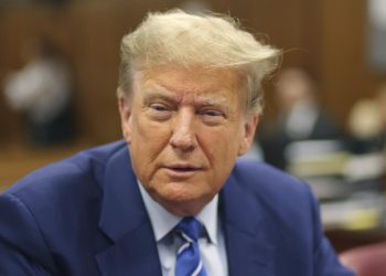 Eligen a los primeros siete jurados para el primer juicio penal de Donald Trump