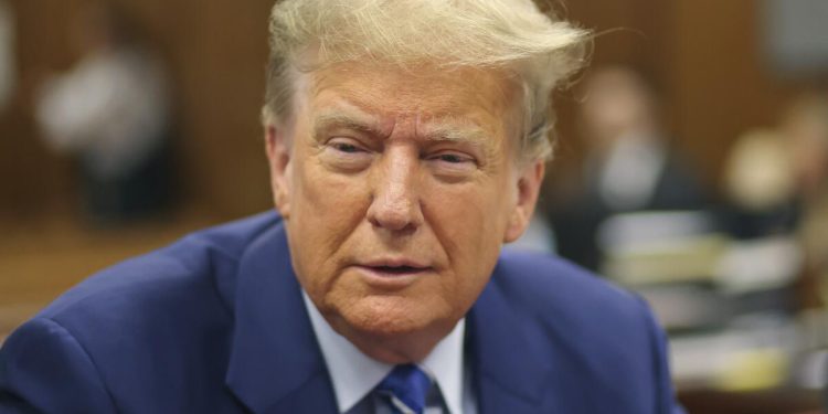 Eligen a los primeros siete jurados para el primer juicio penal de Donald Trump