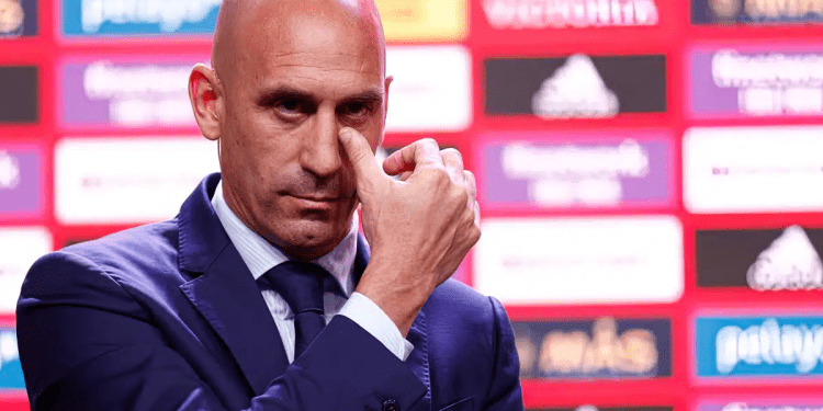 Luis Rubiales fue detenido tras aterrizar en Madrid