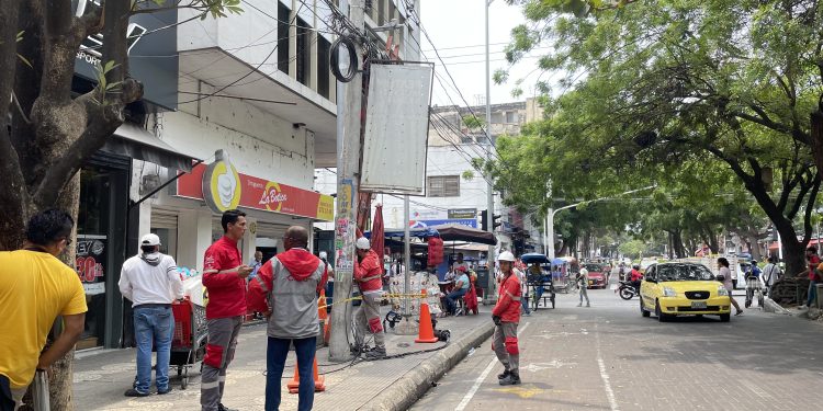 Desde el Paseo Bolívar, Distrito avanza en la regulación del cableado aéreo de la ciudad
