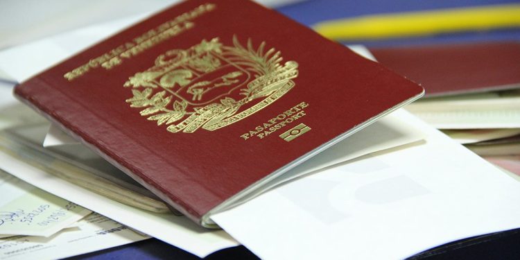 Venezolanos que quieran ingresar a Colombia deberán presentar pasaporte vigente