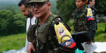Condenan a ‘Iván Mordisco’ por reclutamiento de menores que murieron en bombardeo en 2019