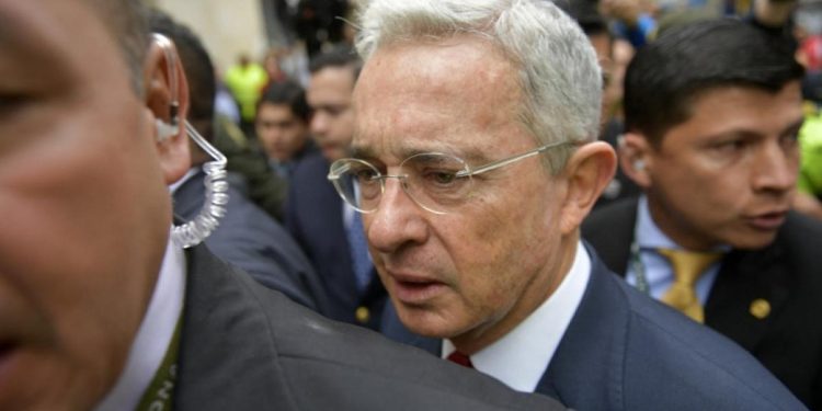 Corte se inhibió de investigar a Uribe por tráfico de influencias
