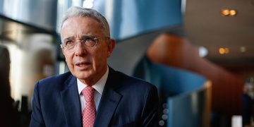 Álvaro Uribe se muestra preocupado por situacióndel país: “En Colombia hay un golpe económico”