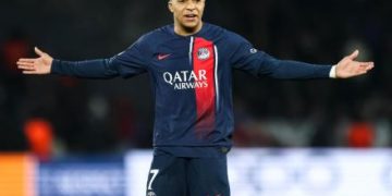 Kylian Mbappé sorprende al mundo del fútbol: es oficial su salida del PSG
