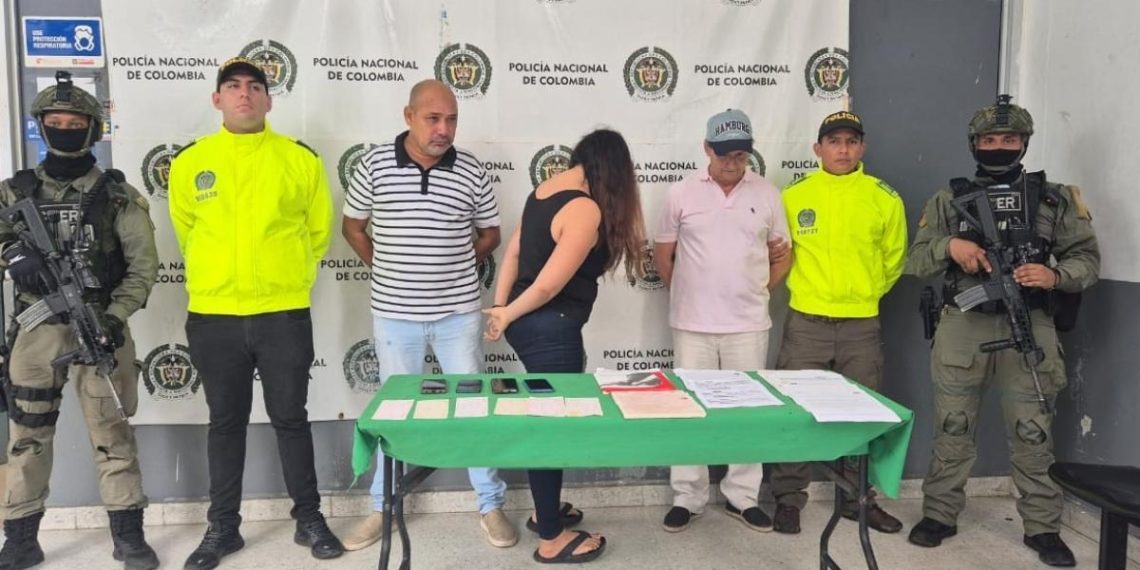 Judicializados exnotario, abogado y tramitadora por facilitar apropiación ilegal a ‘Los Costeños’