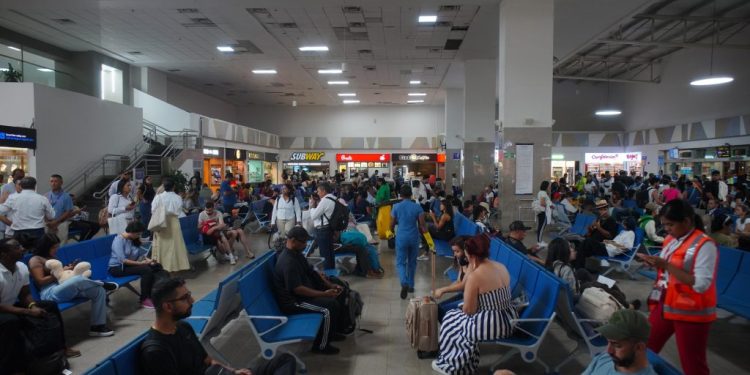 Ampliación del aeropuerto Rafael Núñez: Alcalde y concesión se reunieron