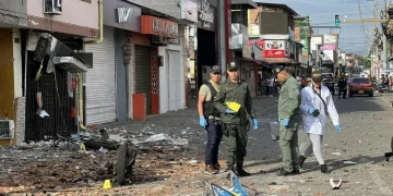 Guerrilleros se graban disparando a viviendas de la población civil en el Cauca