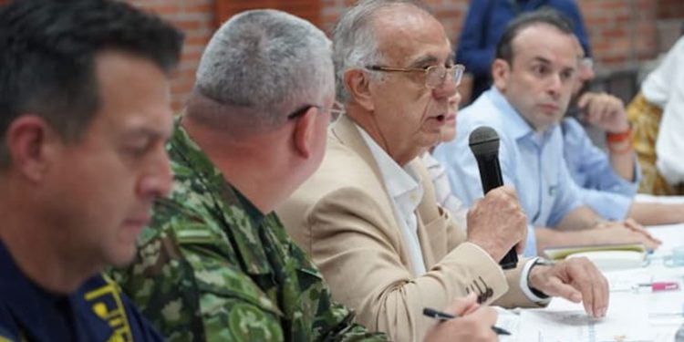 “Reconsiderar” decisión de volver a secuestrar: Sugiere Mindefensa a ELN