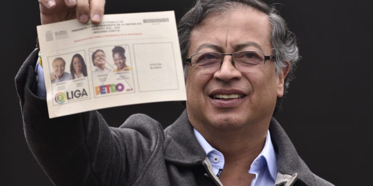 Campaña Petro habría violado topes en más de $5.300 millones, revela ponencia del CNE