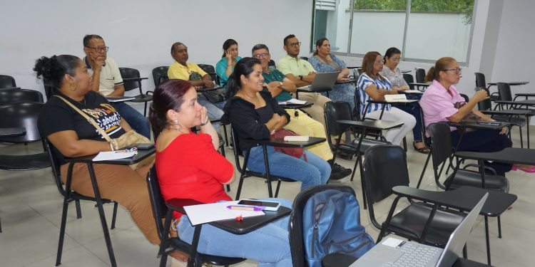 Inician formación en inglés 1.600 docentes y directivos becados por la Administración distrital