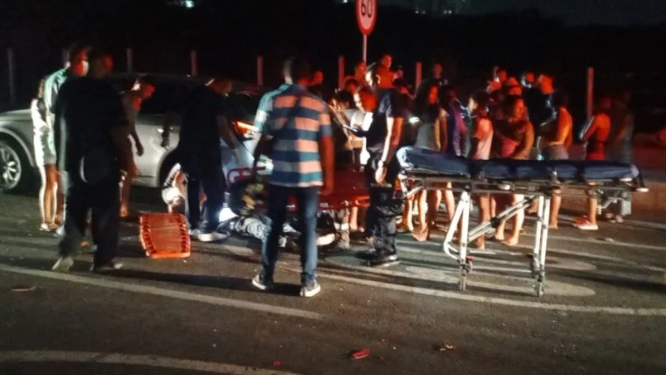 Moto y carro chocaron en La Playa: un muerto y un herido