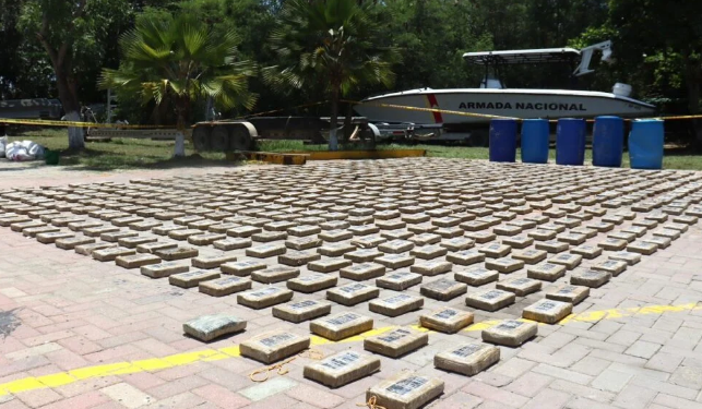 Armada incautó 704 kilogramos de clorhidrato de cocaína a 25 millas náuticas de Puerto Velero
