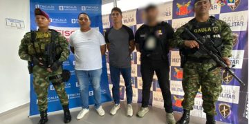 Soldado profesional y dos en retiro encarcelados por presunto tráfico ilegal de armas
