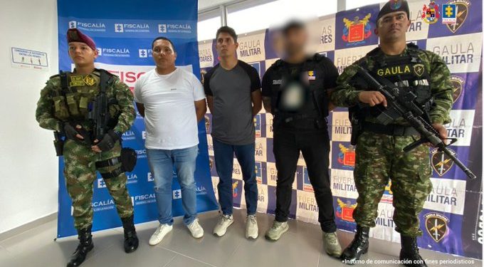 Soldado profesional y dos en retiro encarcelados por presunto tráfico ilegal de armas