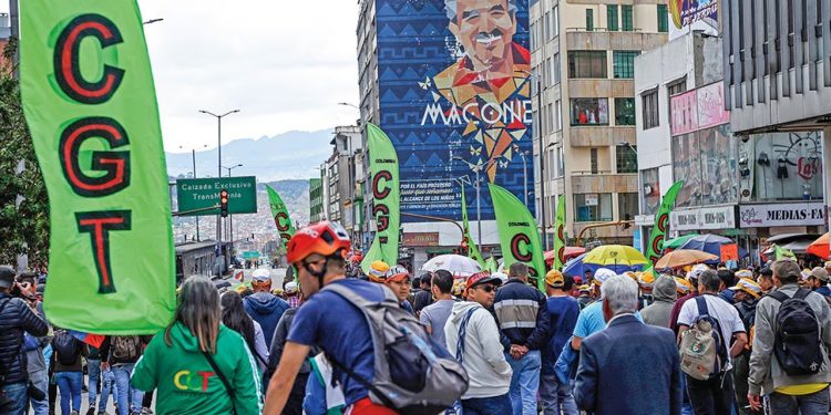 Centrales obreras anuncian que saldrán a las calles en defensa de Petro