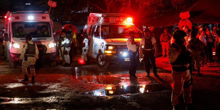 Caída de tarima en acto político en México deja 9 muertos y 50 heridos