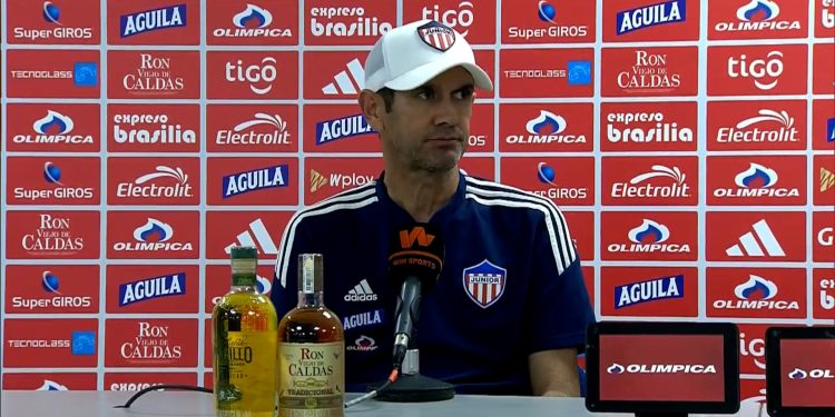 “Jermein Peña tiene que atemperarse un poco”: Arturo Reyes sobre el penal de Peña