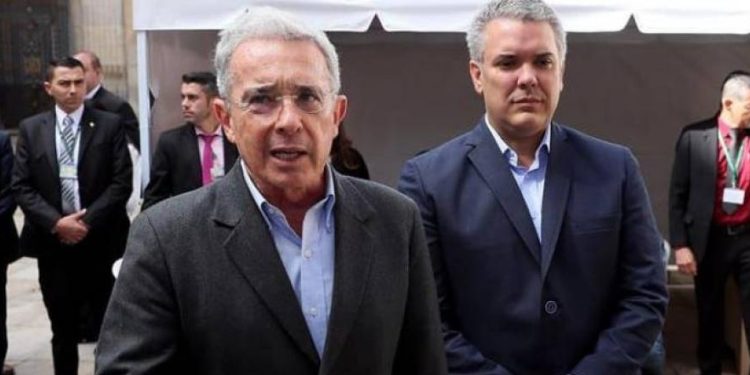 Iván Duque asegura que el expresidente Álvaro Uribe ha sido “víctima de persecuciones” y “montajes”