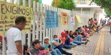 Cierre temporal de la Gobernación de Córdoba por protesta de docentes indígenas