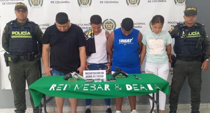Tres hombres y una mujer capturados por porte ilegal de arma de fuego