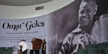 Cuerpo de Omar Geles es velado en la biblioteca Rafael Carrillo de Valledupar: familiares y amigos lo despiden