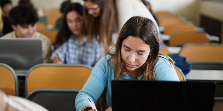 Deserción laboral de jóvenes en Colombia llega a un 66.2%