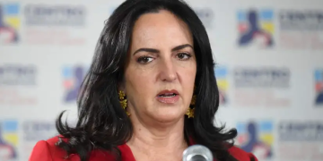 María Fernanda Cabal se ve compitiendo con una mujer en las elecciones presidenciales de 2026