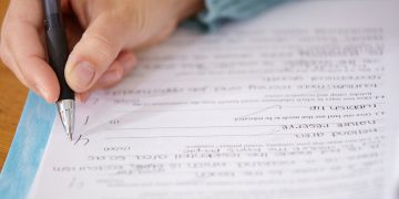 Inhabilitan por 13 años a funcionario del Ministerio de Transporte, por falsificar sus calificaciones de la universidad