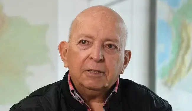 Suspender cese al fuego con los frentes que secuestren: Otty Patiño