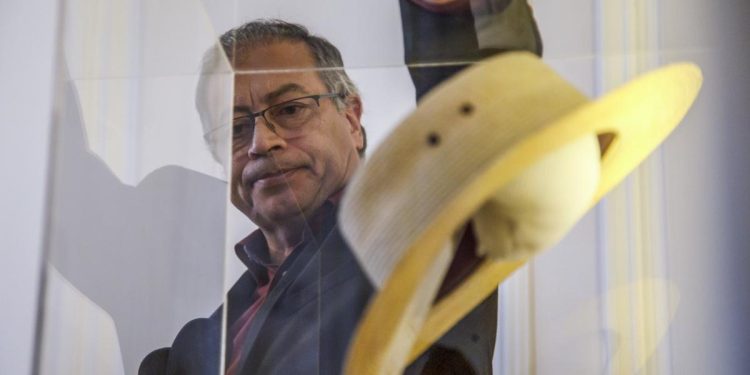 Polémica por elevar a Patrimonio Cultural de la Nación el Sombrero de Carlos Pizarro