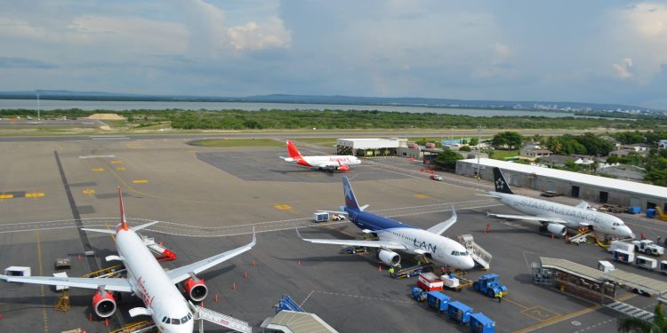 Aeropuerto de Cartagena implementa plan especial para agilizar ingresos de viajeros