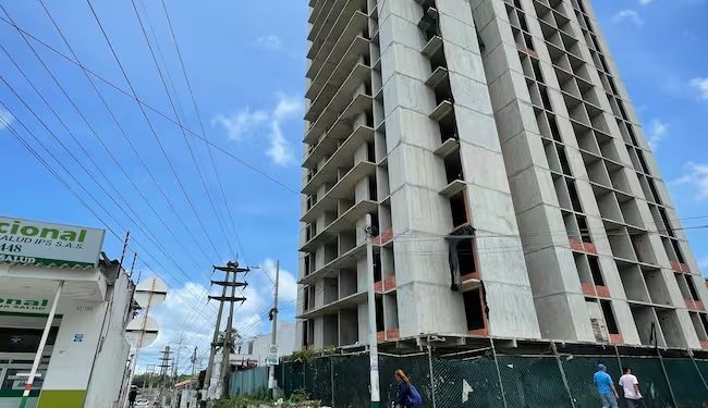 “Demolición de Aquarela continuará piso a piso”, dice alcalde Turbay