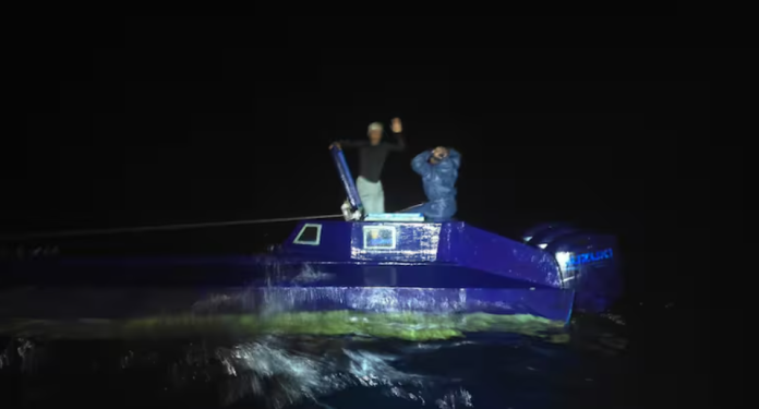 Armada colombiana intercepta 2 semisumergibles con más de 5 toneladas de cocaína en el Pacífico