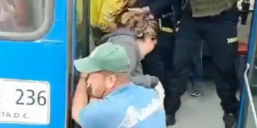 Pasajeros de bus del SITP protagonizaron brutal pelea y hasta hirieron al conductor