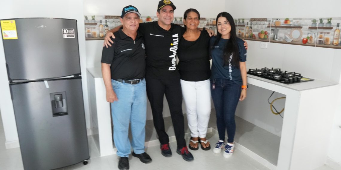 De la puerta pa´dentro: alcalde Char entregó los primeros mejoramientos de vivienda