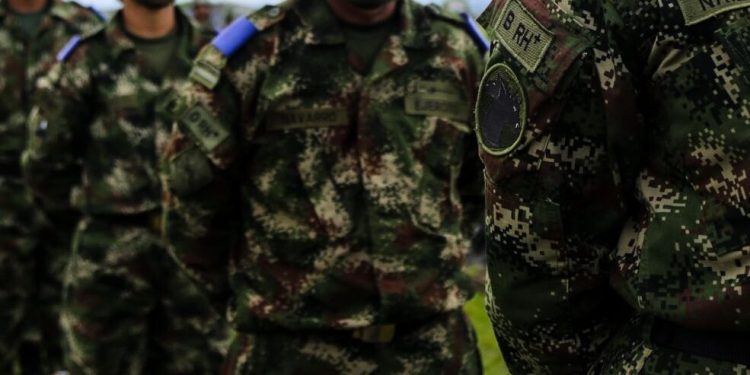 General usaba a soldados para labores de su hogar