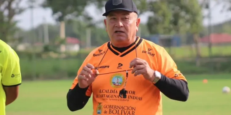 “Al Chino Sandoval el empresario no le ayuda, le armó la fiesta y después la pública. Lo mató”: Alberto Suárez, DT del Real Cartagena