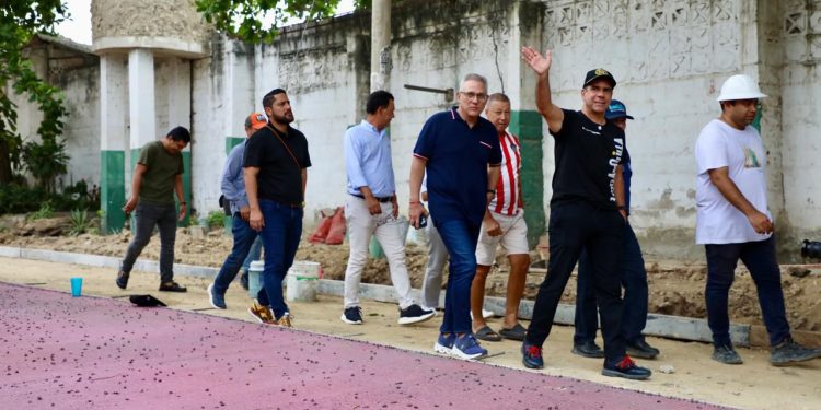 Vías que devuelven la dignidad: alcalde Char inspecciona pavimentación en Simón Bolívar