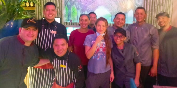 Shakira sorprendió a comensales y empleados de restaurante de Barranquilla