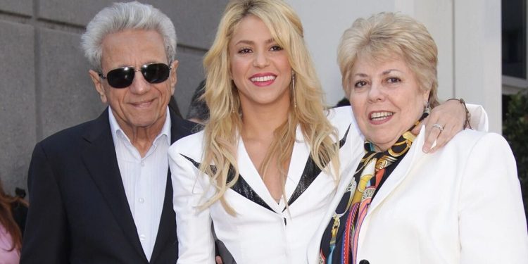 Padre de Shakira está en UCI por una neumonía