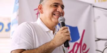 “Fue manipulada”: Alcalde de Santa Marta cuenta la historia de foto con autodefensas